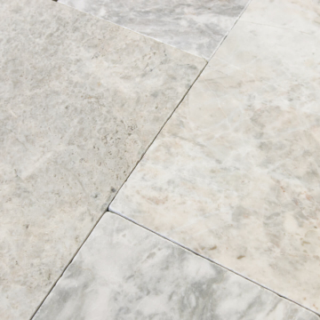 Komplet kamienny marmur Majestic White bębnowany 0,742 m2