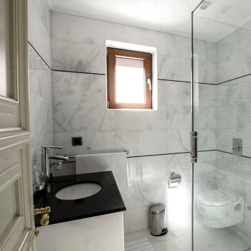 Płytka kamienna marmur Karia White polerowany 60x60x2 cm