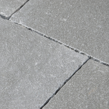 Płytka kamienna wapień Grey Lime bębnowany 60x60x2,2 cm