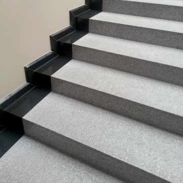 Stopień kamienny granit Gray płomieniowany 150x35x3 cm